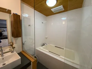 Sakura_bathroom.jpg